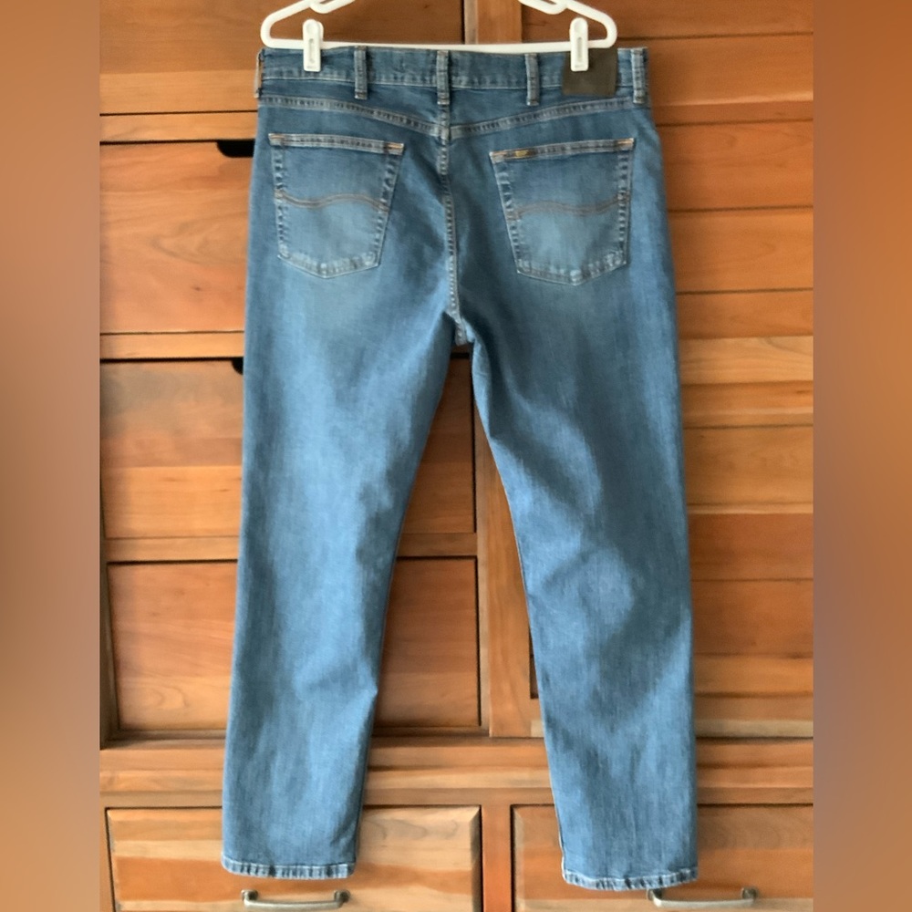 Men's Lee Brand 38 x 32 Jeans - Picture 2 of 4
